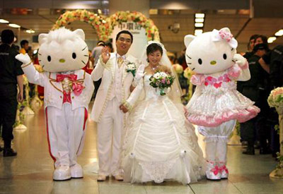 Hello Kitty wedding in Japan