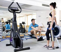 Guy and girl talking at the gym