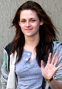 Kristen Stewart waving