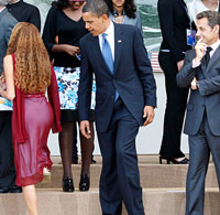Obama staring at a girl's ass