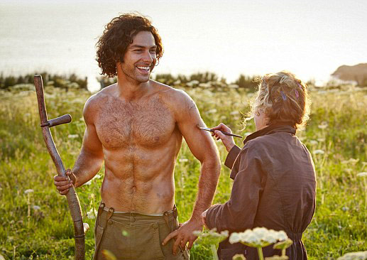 Aidan Turner has abs painted on movie set