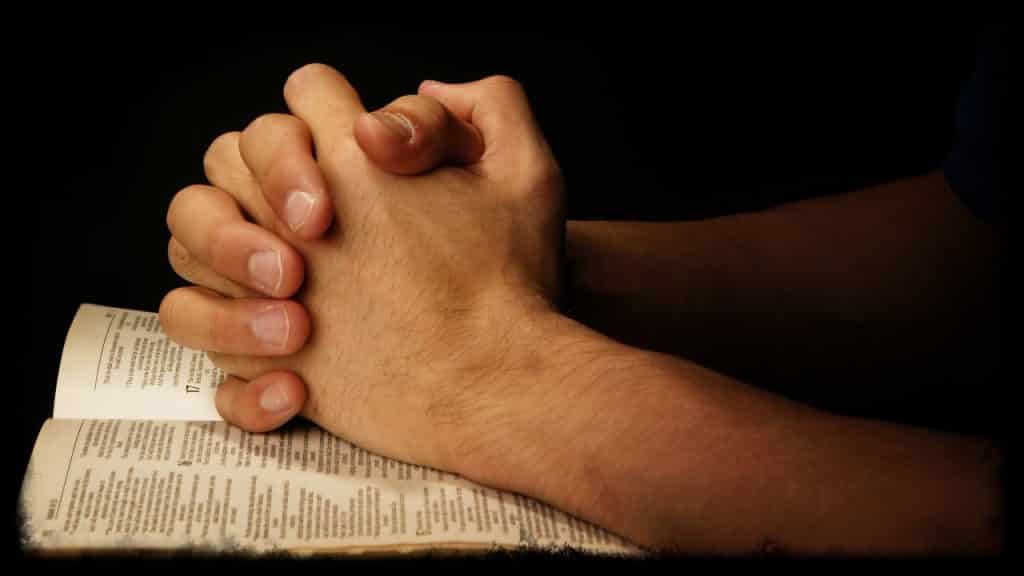 praying-hands-on-bible