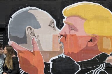 Mural: Donald Trump and Vladimir Putin kissing