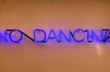 Neon purple "no dancing" sign