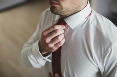 Wearing a tie in courtroom