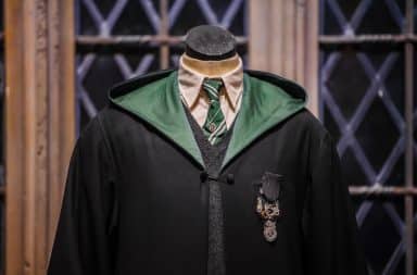 Robe uniform at Hogwarts for Harry Potter