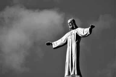 Jesus statue arms out