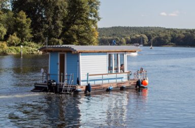 houseboat