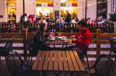 First date man and woman outside eating