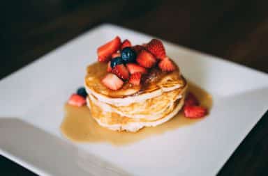 pancakes with berries