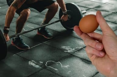 lifting at the gym with an egg in my hand let's goooo