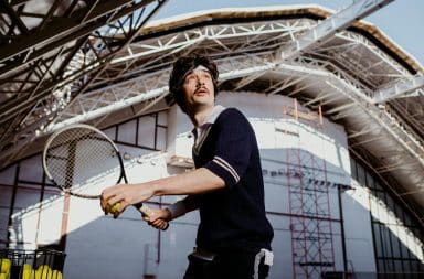 Tennis retro guy