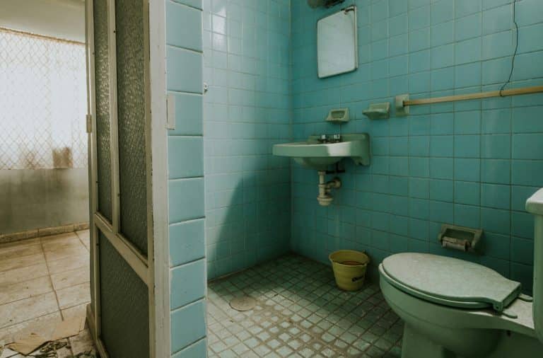 dirty bathroom yuck